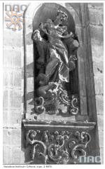 Статуя на костелі в Тернополі