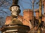 Ваза біля палацу