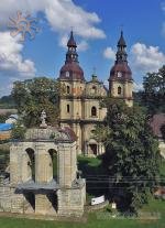 19 серпня 2018 року. Бернардинський монастир та костел св. Антонія у Гвіздці, вигляд з неба.