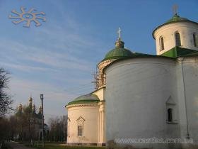 Михайлівська, Всехсвятська та Миколаївська церкви - одна за одною.