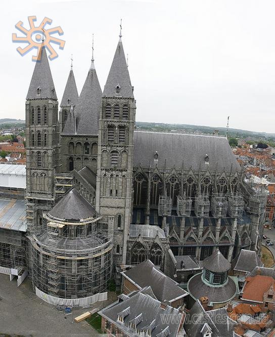 Те, завдяки чому Турне в списку всесвітньої спадщини ЮНЕСКО - романо-готичний собор Нотр-Дам (Notre-Dame Cathedral in Tournai)