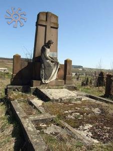 Надгробок Мечислава Рея (1836-1918) і Юзефи та Марії Рей.. Микулинці.