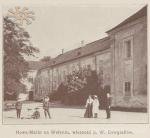 Родина Довгялло біля палацу. З журналу Wies Ilustrowana № 9 за 1911 р.