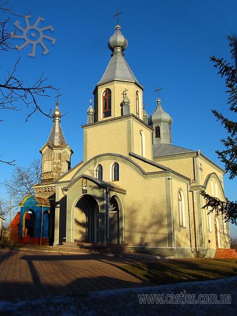 Обидві церкви Довжка. 1 січня 2017 року.