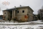 Чорноострівецька ратуша - з сімейства караван-сарайних.