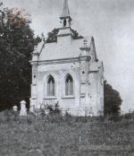 Каплиця-мавзолей в парку. Фото до 1939 р.