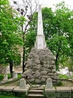 Пам'ятник Міцкевичу поблизу костелу. 15.05.05