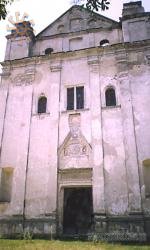 Фасад костелу в Личківцях