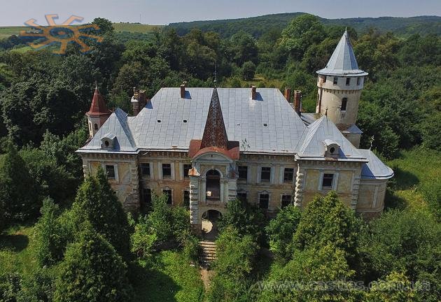 Колись розкішний палац графів Реїв у Приозерному-Псарах. Політ квадрокоптером 22 липня 2018 р.
