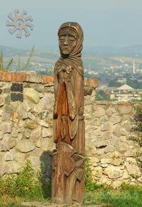 Статуя у дворі Мукачівського замку