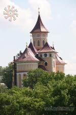 Нова церква в Топорівцях (Новоселицький район). Червень 2008 р.