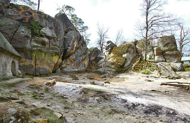 Скельно-печерний комплекс Скелі Довбуша
