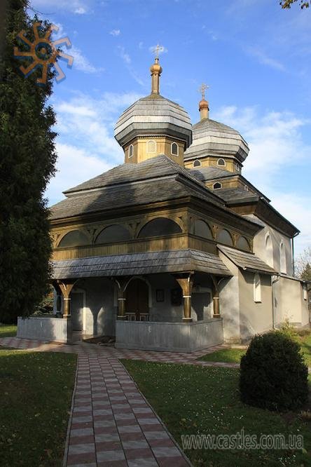 Оборонна Троїцька церква в Нижанковичах (XVI ст.).