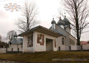 Православна церква - зовсім поруч з старою. Пилипець