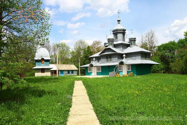 Колись чарівна своєю автентичністю церква в Ясенах зараз схожа на саморобний пєпєлац. Căbeşti