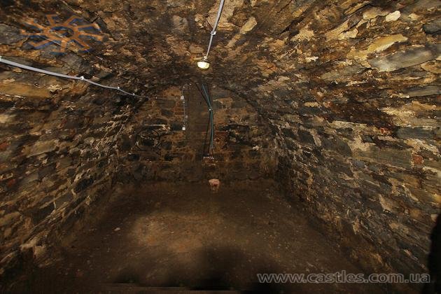 Підземелля (крипти) костелу в Окопах.