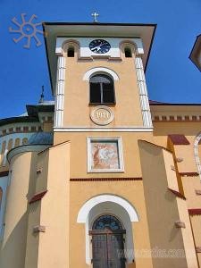 Топорівці. Нова церква за румунськими зразками