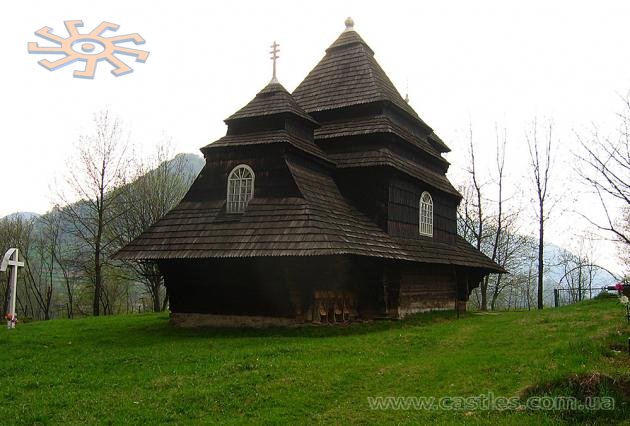 Головний архітектурний скарб сьогоднішнього Ужка - дерев'яна Михайлівська церква