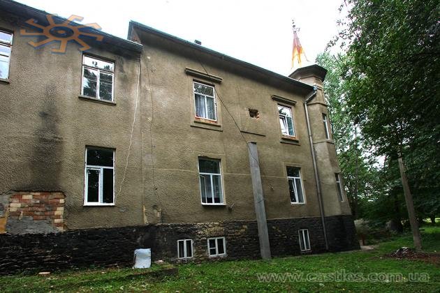 Садибний будинок Нікуліци (1900) у Михальчі назвати палацем язик не повернеться