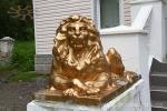 Тотемний звір вишнівчан: золотий безглуздий лев.