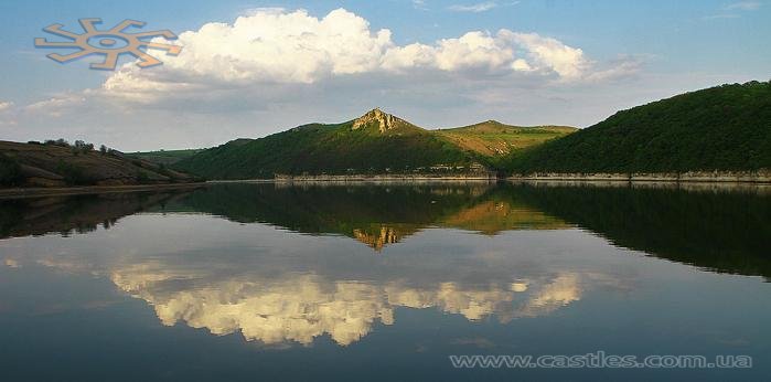 Одне з найгарніших місць Кельменеччини, якщо не саме красиве: Шишкові горби над Дністром. 2 травня 2014 р.