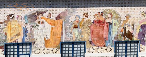 Мозаїчне (кахлеве) панно на фасаді Художнього музею в Чернівцях