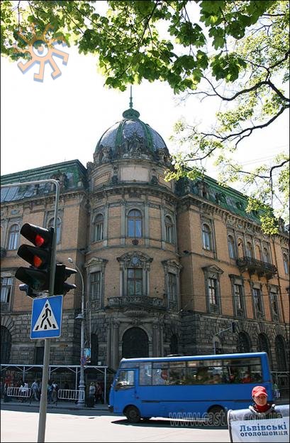 Будівля львівського музею етнографії та художнього промислу на Проспекті Свободи.