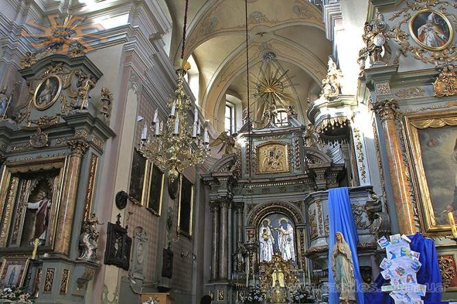 Вівтар львівського костелу св. Антонія. St. Antony church in Lviv, Ukraine