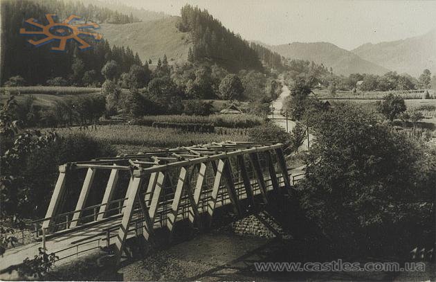 Стара листівка з видом моста в Соколівці біля Косова.
