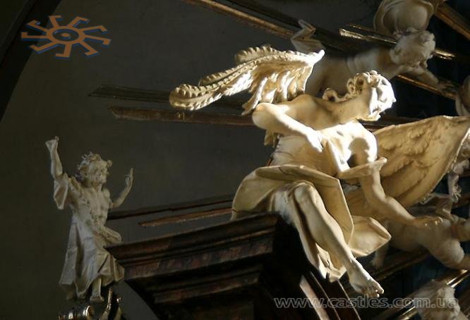Скульптура Й.-Г.Пінзеля в Покровській церкві Бучача.