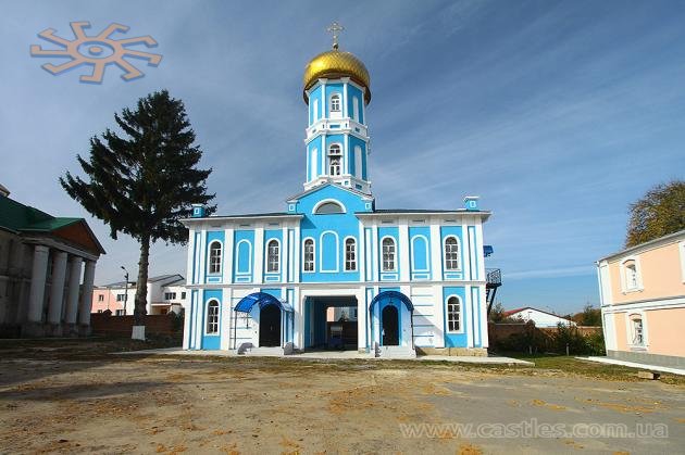 Один з храмів монастиря в Головчинцях. 7 жовтня 2014 р.
