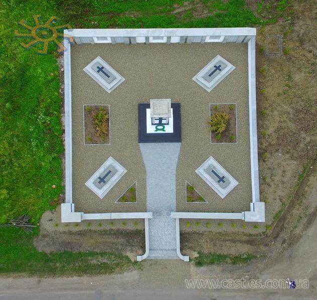 Вид на впорядкований меморіал загиблим у Першій світовій війні з неба. Липень 2020 року.
