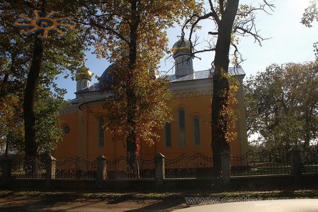 Церква у Банилові в жовтні 2014 р.