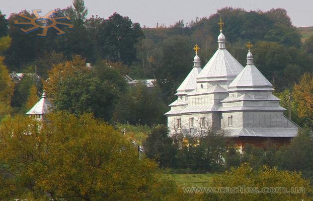 Миколаївська церква (1855) з дзвіницею у Остапківцях. 28 вересня 2013 р.