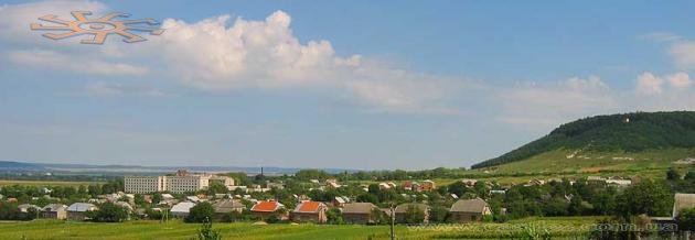 Панорама села та гори з залишками монастиря. Червоне. Lackie Wielkie