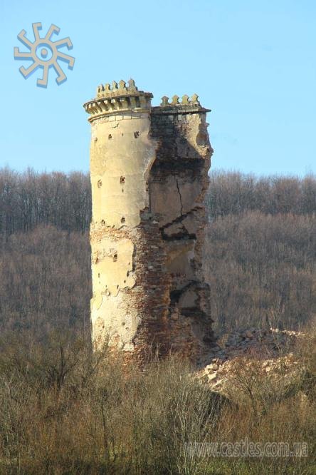 Зруйнована башта замку в Червоногроді (Червоногруді). 17 квітня 2013 р.