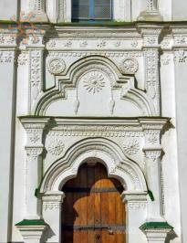 Портал церкви в Великих Сорочинцях
