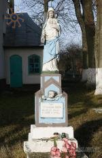 Поховання біля церкви з 1944 р.
