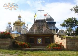 Вигляд на храми з дороги