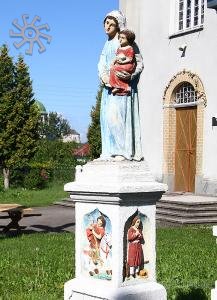 Олесько. Фігура біля церкви