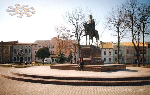 Галич, монумент королю Данилу.
