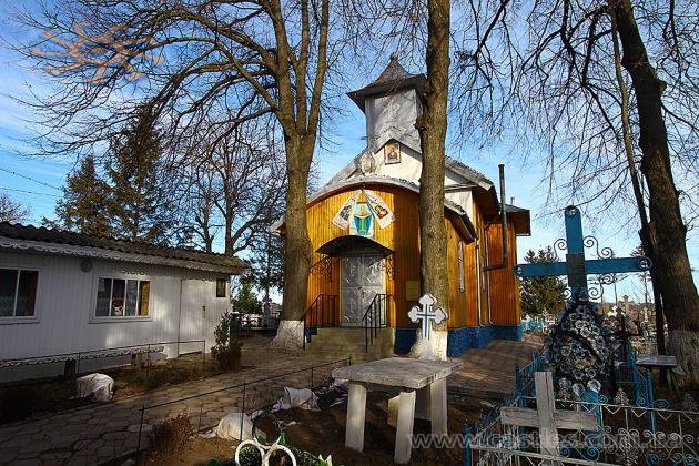 Скромна дерев'яна церква (1800 рік) у Куликівці, виявляється. є пам'яткою архітектури національного значення.