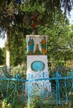 Хрест біля костелу. Село Майдан Гусятинськогорайону