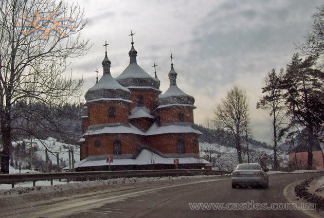 Церква у Козьовій з вікна автівки. 24.02.2007.