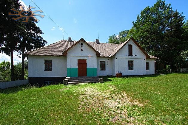 Досить скромний садибний будинок Тита (Титуса) Мнішека в Курівці зведений у 1870 р.