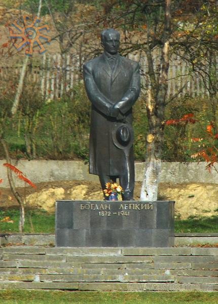Пам'ятник Богдану Лепкому в Жукові