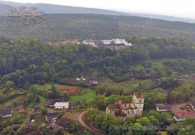 Язловецький замок, та й усе поселення з неба. Політ квадрокоптером над Язлівцем від 20 вересня 2015 р.