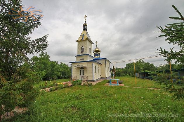 Покровську церкву (1893) синодального типу у Лівинцях замучили покращеннями. 11 червня 2018 р.