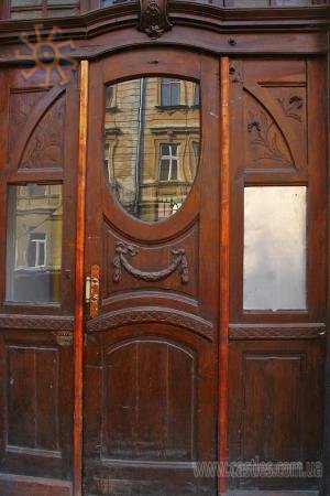 Сецесійні двері у Львові