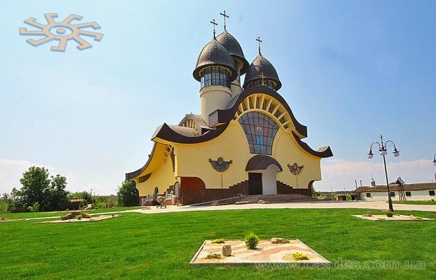 Храм св. Володимира та Ольги у липні 2018 р., за тиждень до свого офіційного відкриття.